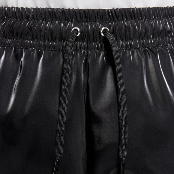 Nike Air Women's Shorts - Picture 4 of 6